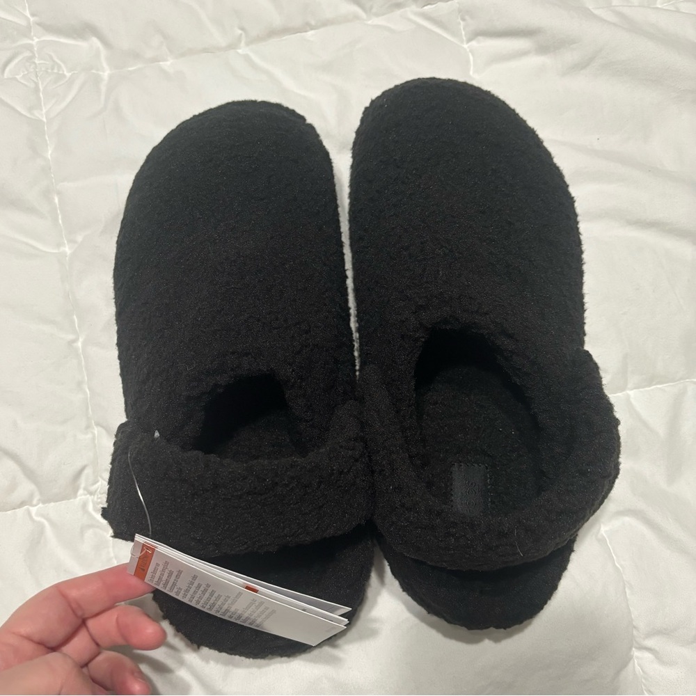 Cozy Croc Slippers - black